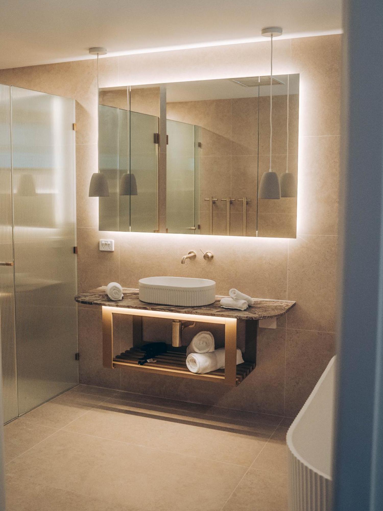 Risby Cove Boutique Hotel Strahan Zewnętrze zdjęcie