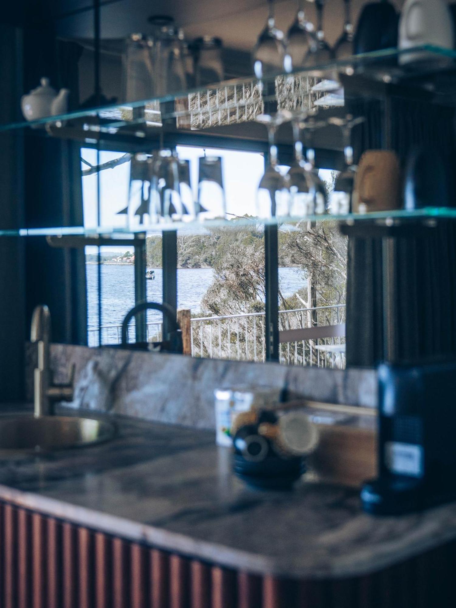 Risby Cove Boutique Hotel Strahan Zewnętrze zdjęcie