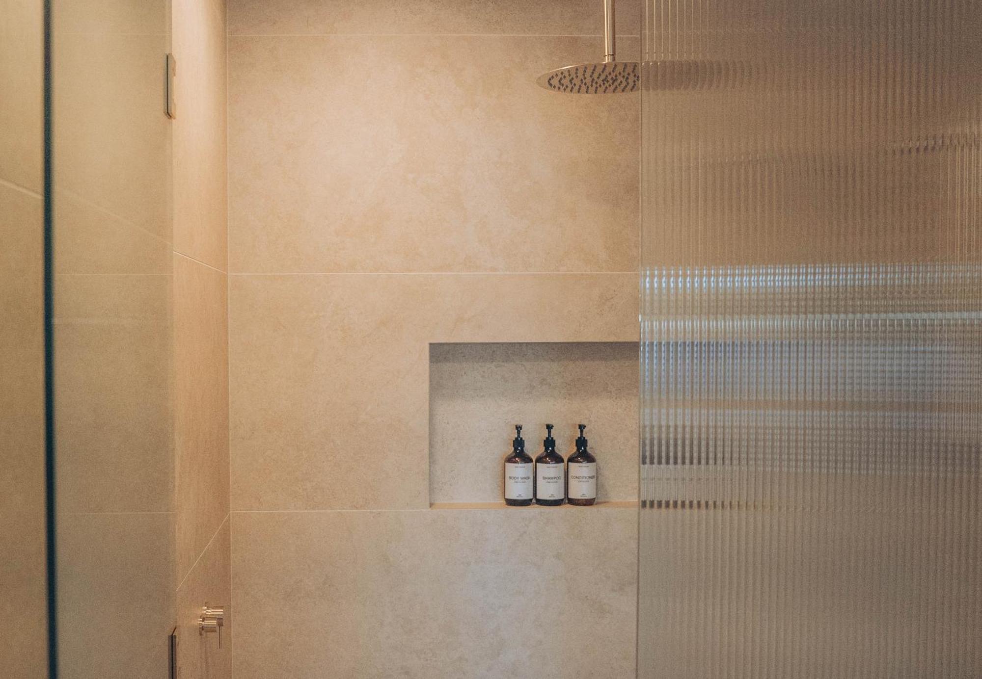 Risby Cove Boutique Hotel Strahan Zewnętrze zdjęcie