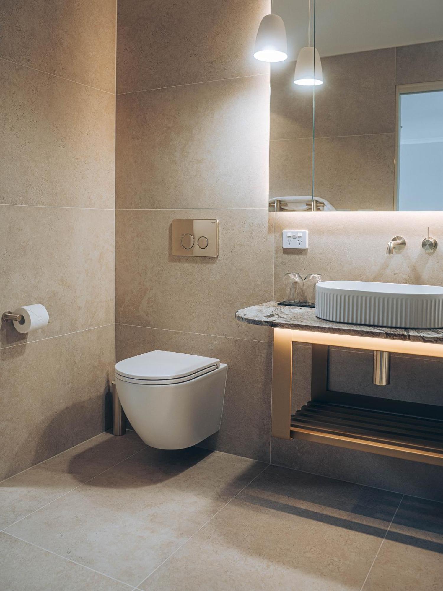 Risby Cove Boutique Hotel Strahan Zewnętrze zdjęcie