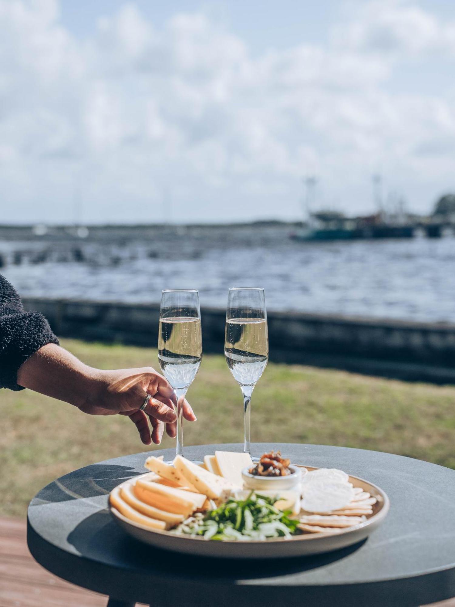 Risby Cove Boutique Hotel Strahan Zewnętrze zdjęcie