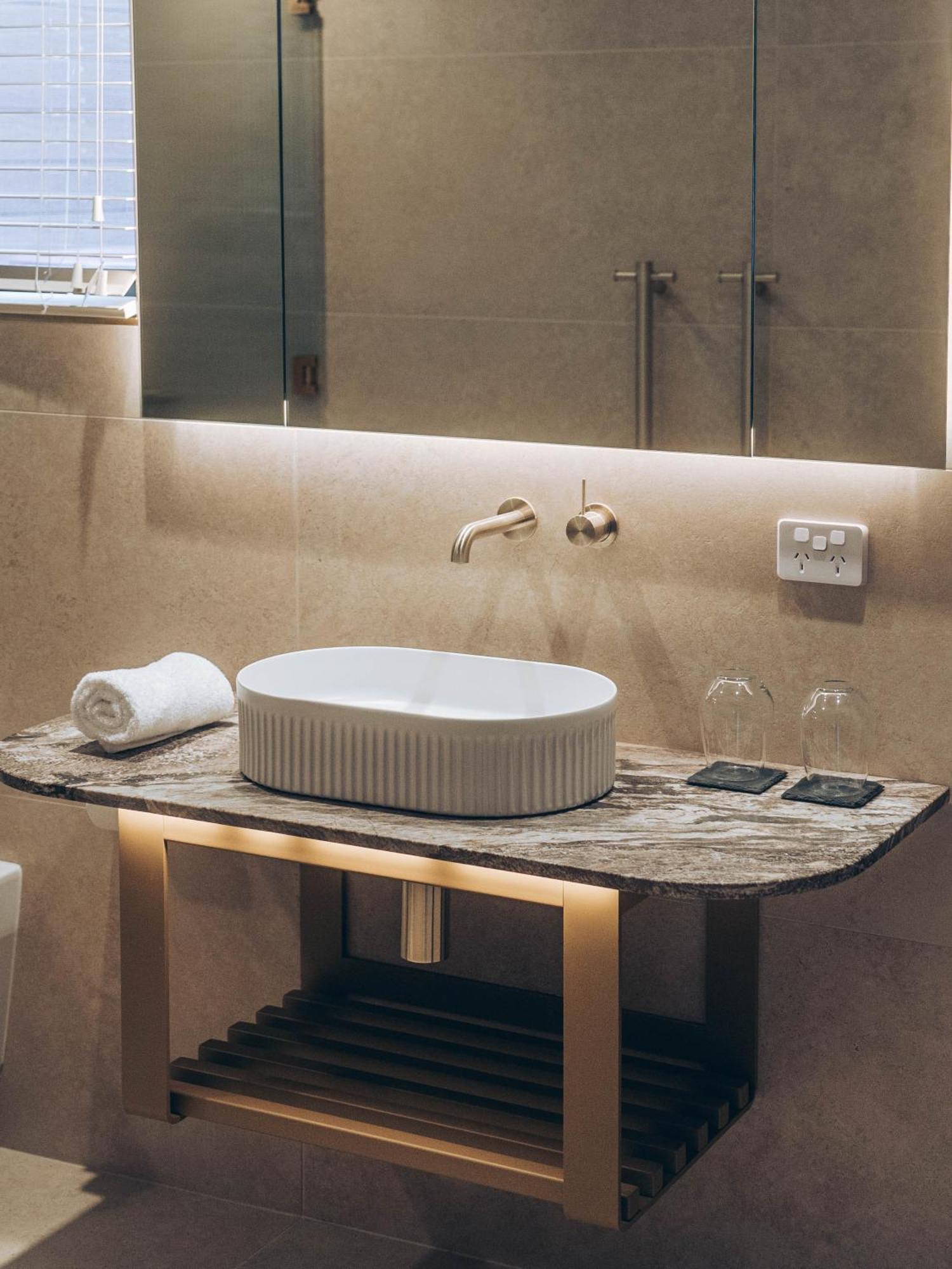 Risby Cove Boutique Hotel Strahan Zewnętrze zdjęcie